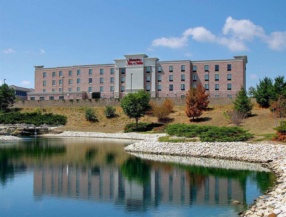 Hampton Inn & Suites West Bend Экстерьер фото