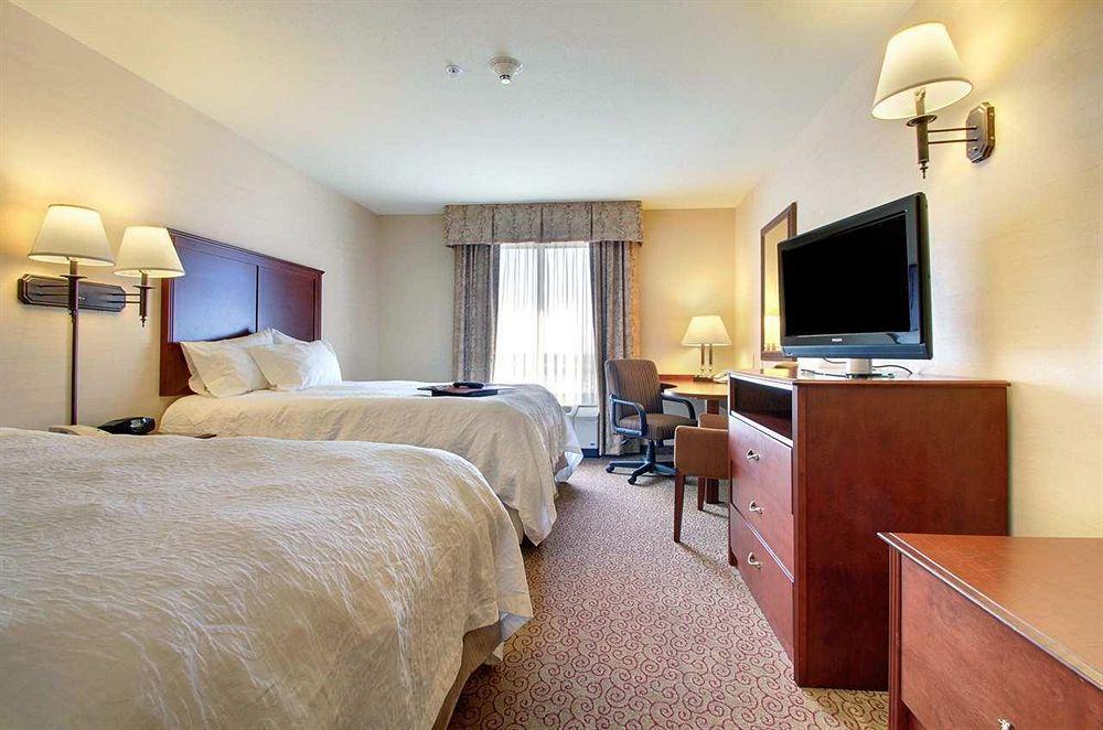 Hampton Inn & Suites West Bend Экстерьер фото