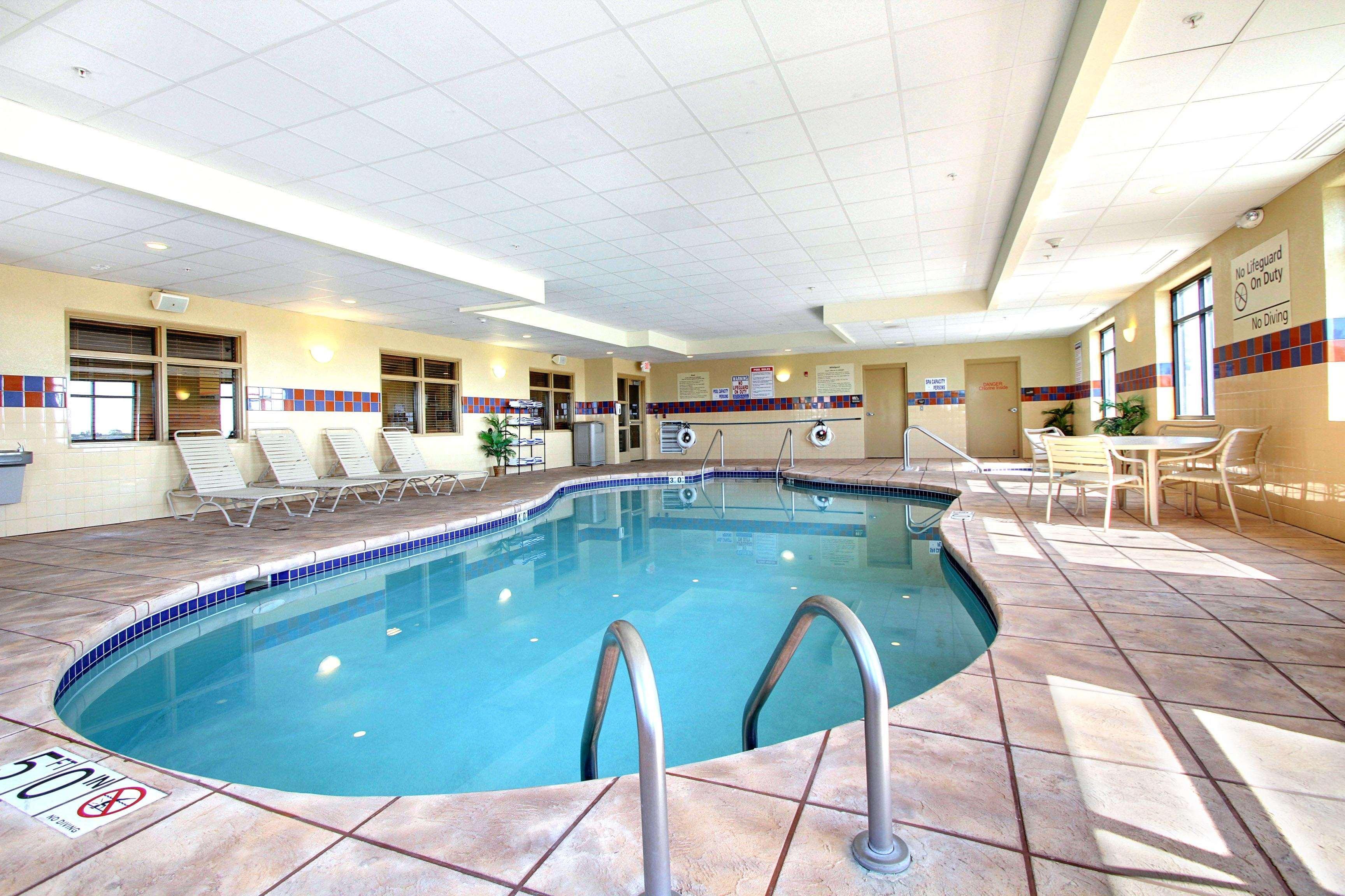 Hampton Inn & Suites West Bend Экстерьер фото