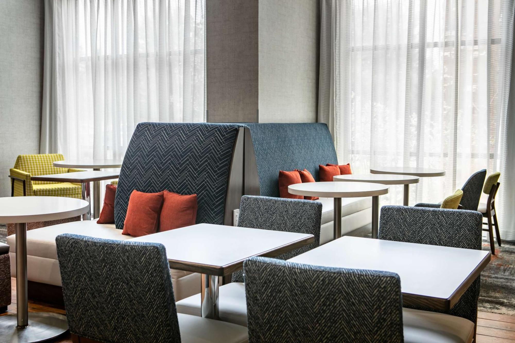 Hampton Inn & Suites West Bend Экстерьер фото