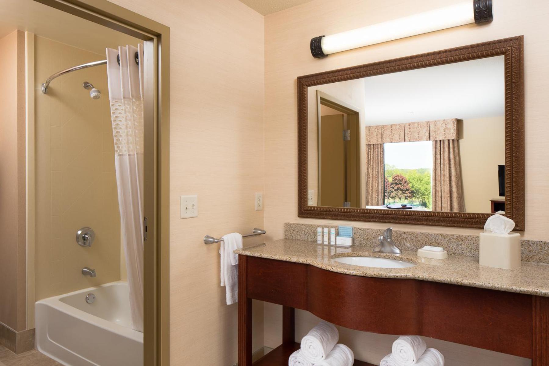 Hampton Inn & Suites West Bend Экстерьер фото