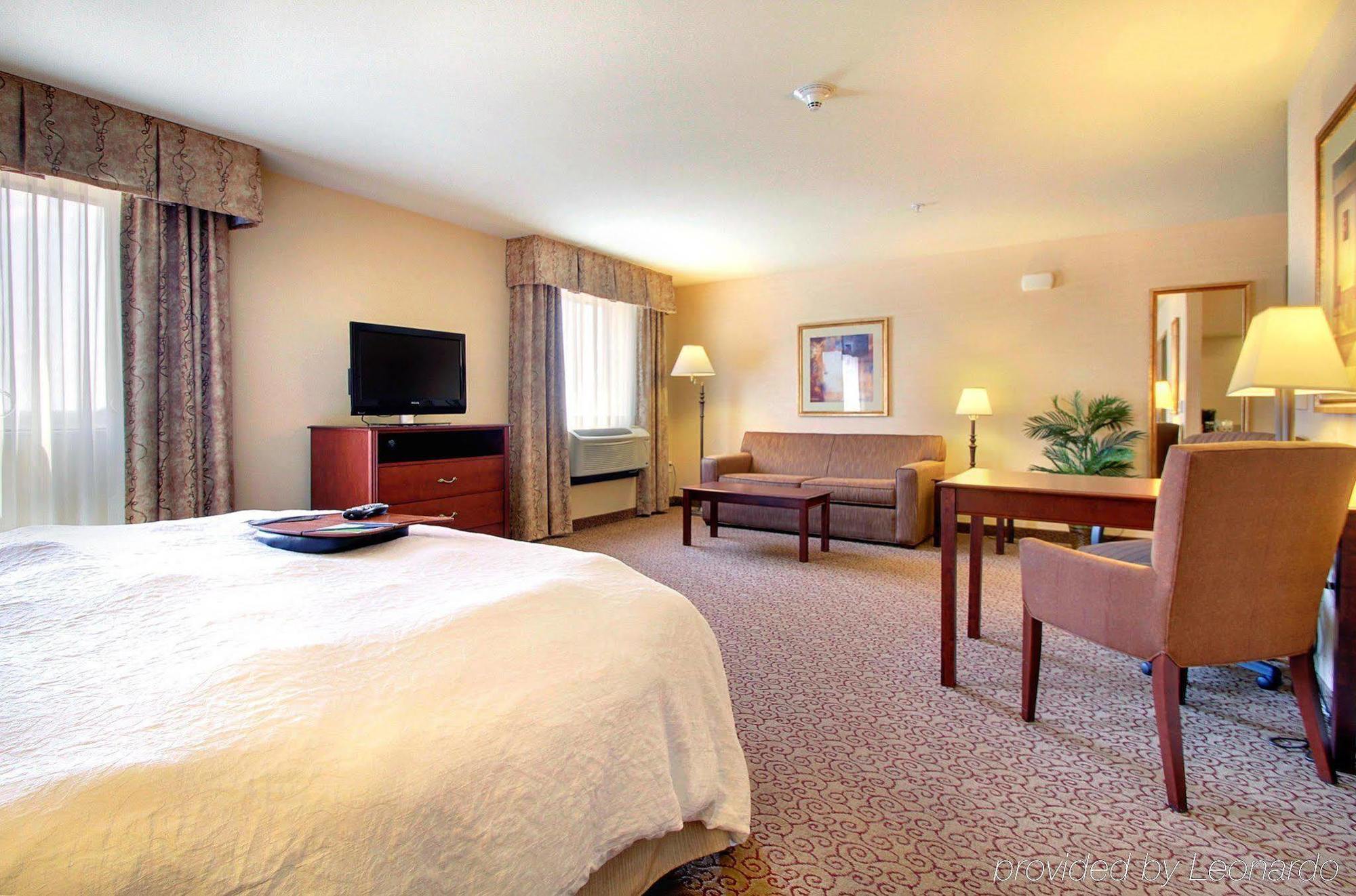Hampton Inn & Suites West Bend Экстерьер фото