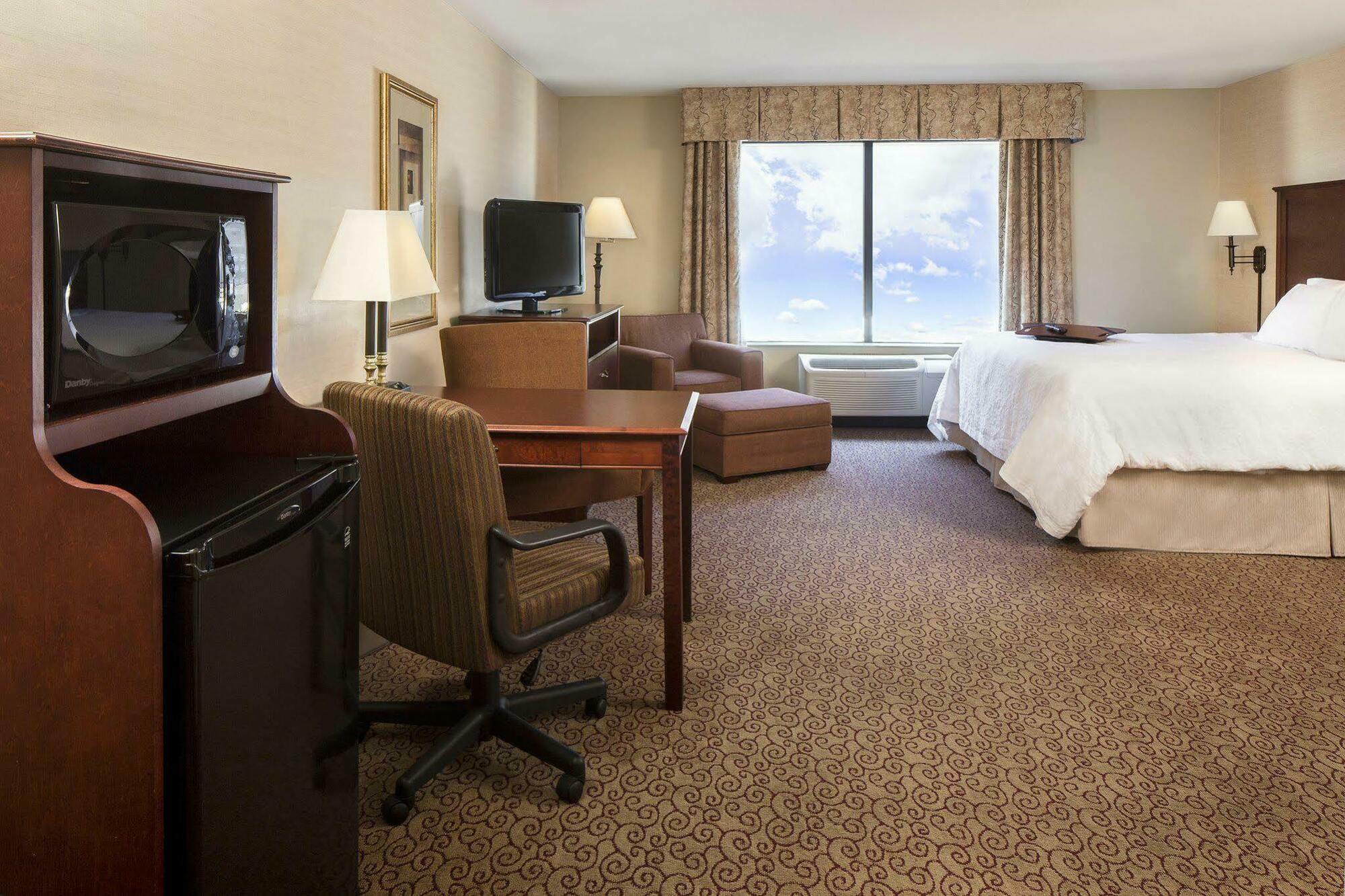 Hampton Inn & Suites West Bend Экстерьер фото